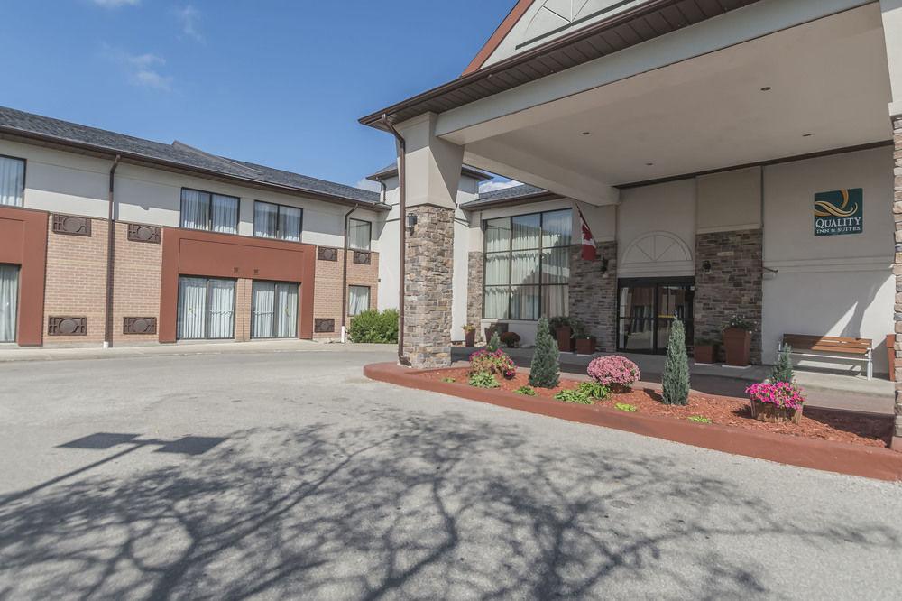 Quality Inn & Suites 5585 Ambler Drive Mississauga Ontario Exterior foto