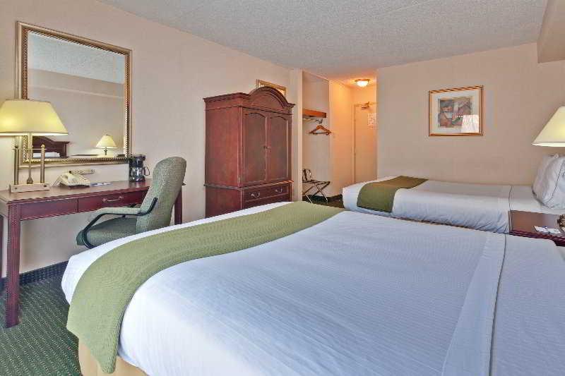 Quality Inn & Suites 5585 Ambler Drive Mississauga Ontario Exterior foto