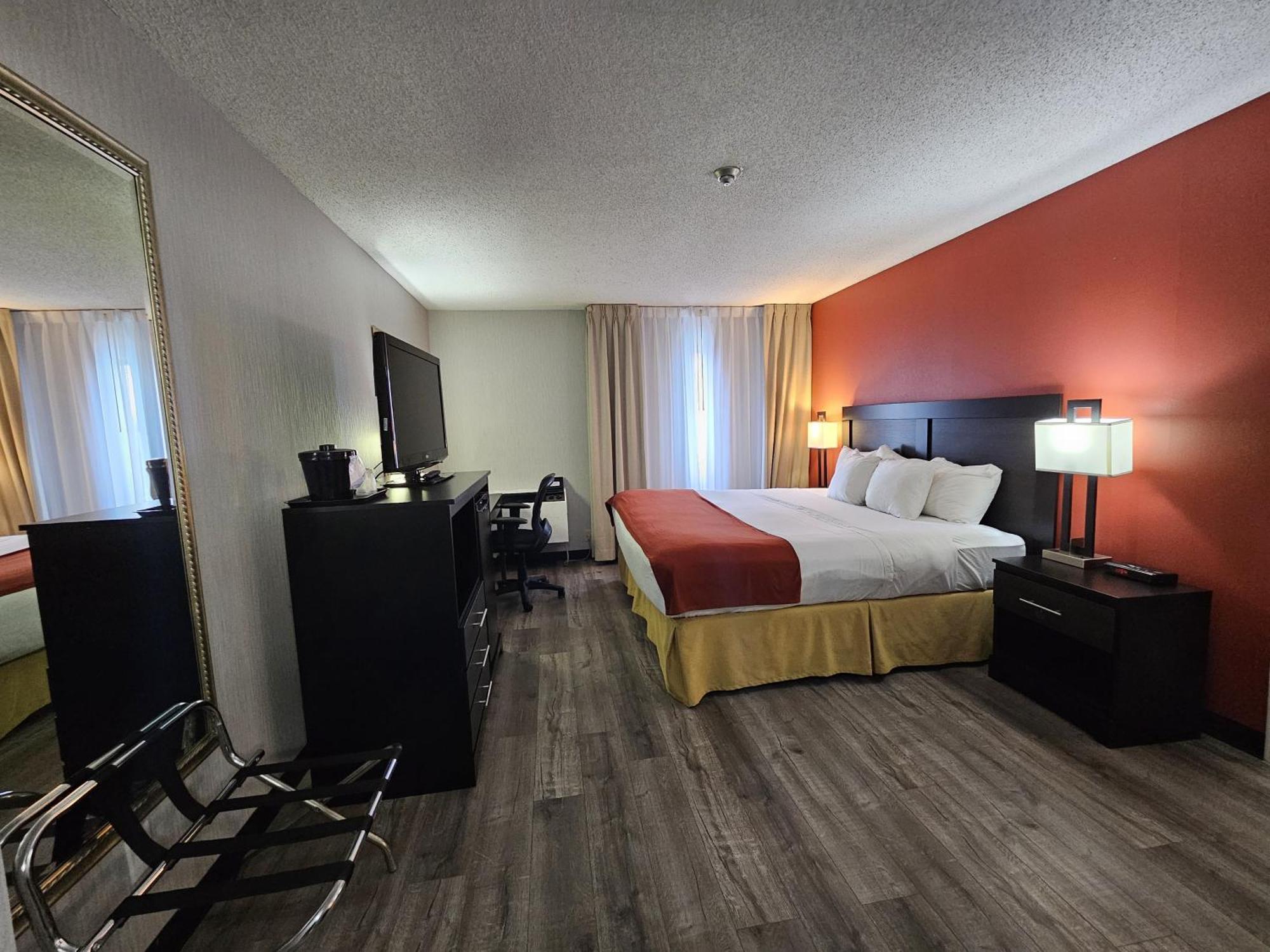 Quality Inn & Suites 5585 Ambler Drive Mississauga Ontario Exterior foto