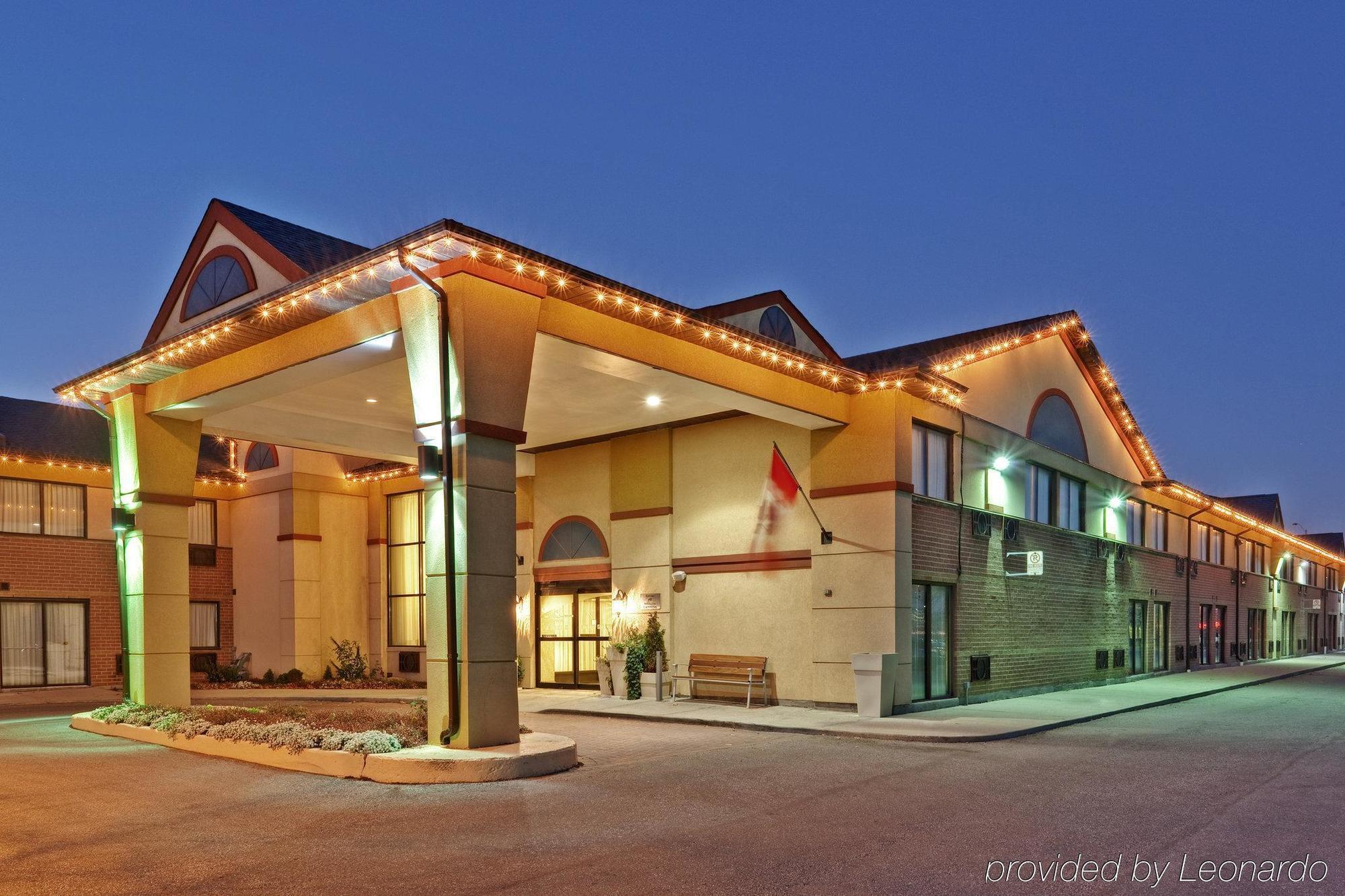 Quality Inn & Suites 5585 Ambler Drive Mississauga Ontario Exterior foto