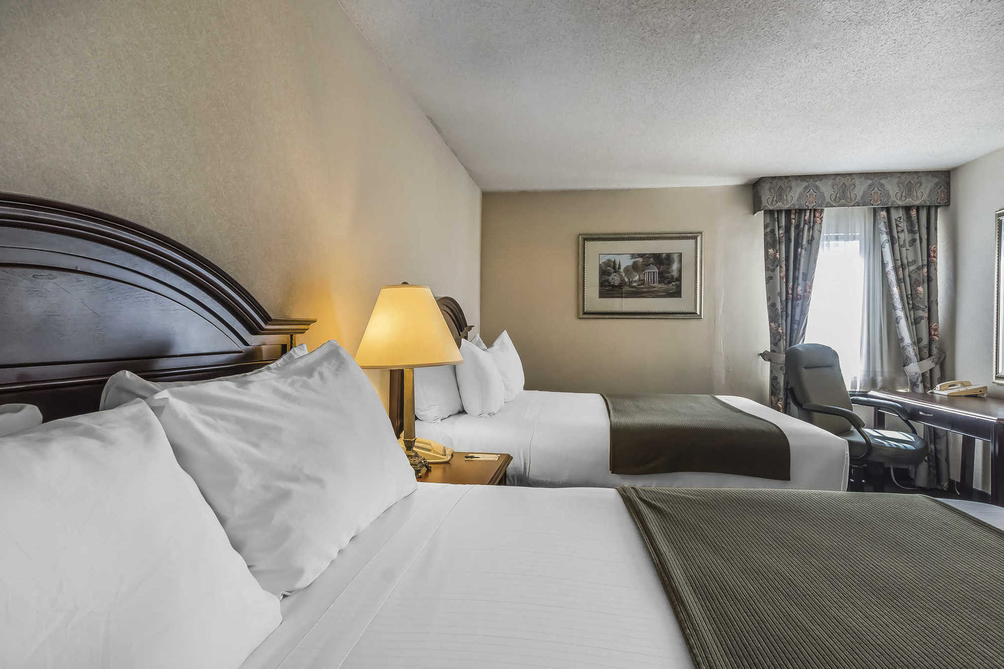 Quality Inn & Suites 5585 Ambler Drive Mississauga Ontario Quarto foto