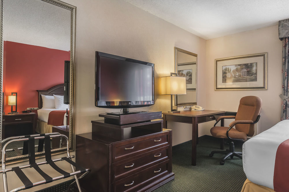 Quality Inn & Suites 5585 Ambler Drive Mississauga Ontario Exterior foto